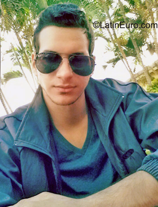 Date this beautiful Dominican Republic man Manuel enrique from Santo Domingo DO23475