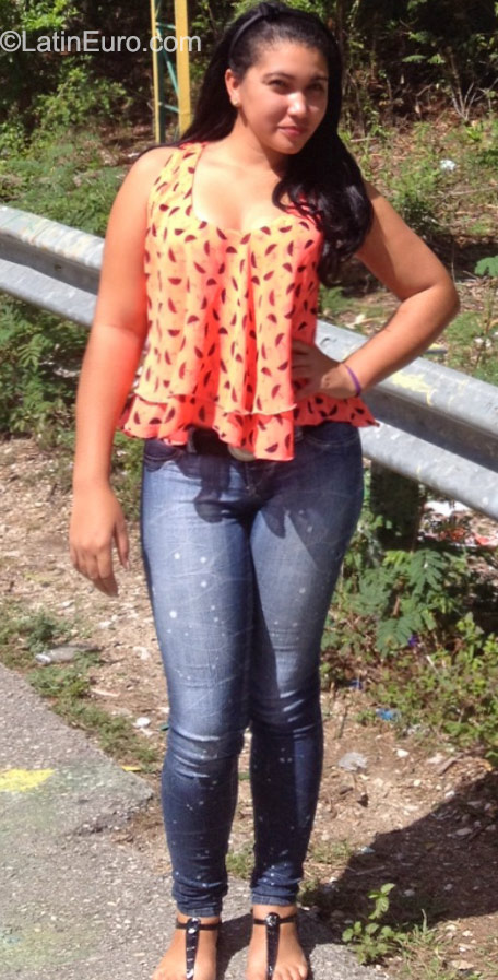 Date this voluptuous Dominican Republic girl Perla from Santiago DO23503