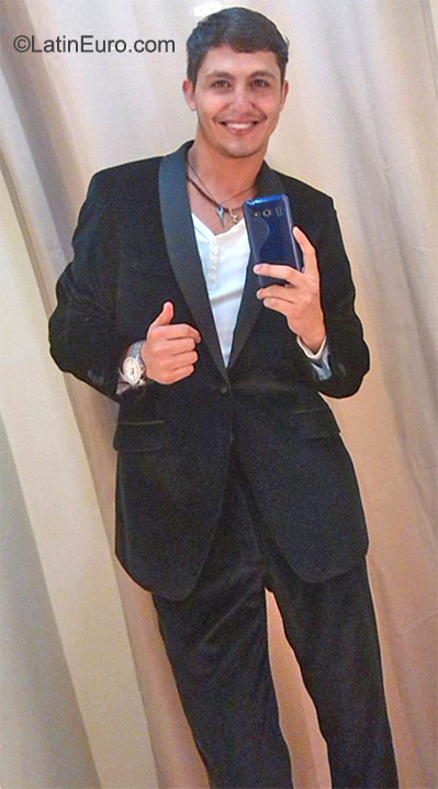Date this young Venezuela man Kenny from Caracas VE633