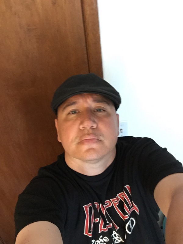 Date this exotic United States man Gino from Newport US16560