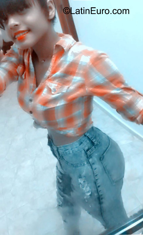 Date this beautiful Dominican Republic girl Wildalie from Salcedo DO23584