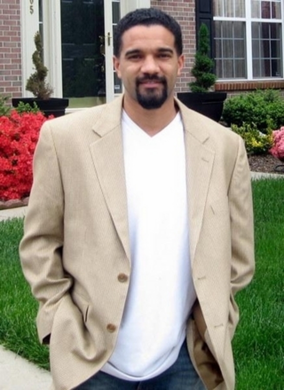 Date this fun Bermuda man EXOTICLOVER from Hamilton BM32