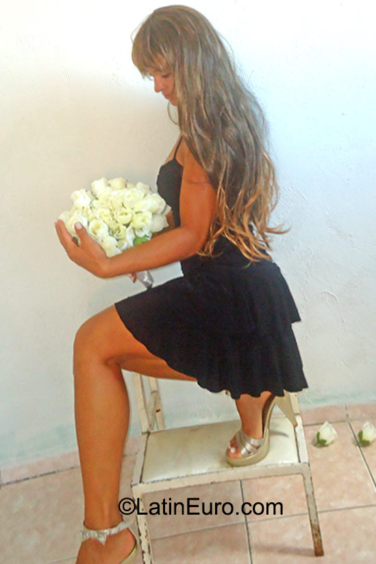 Date this sensual Brazil girl Bela from Recife BR9544