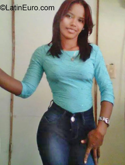 Date this sultry Dominican Republic girl Laudie from Santo Domingo DO23687