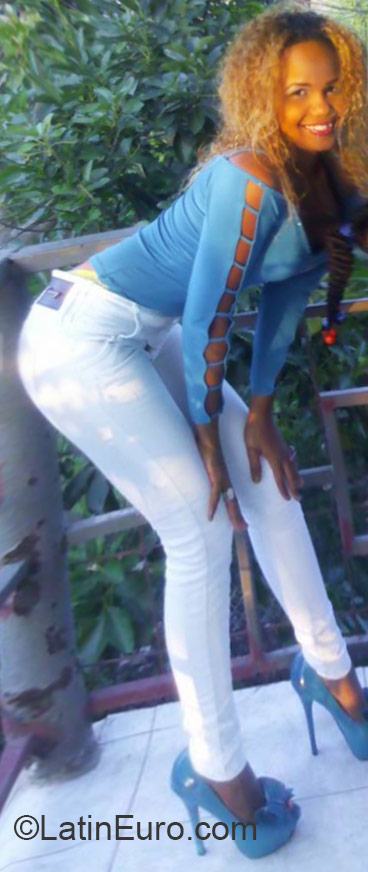 Date this beautiful Dominican Republic girl Rosa elizabeth from moca DO23696