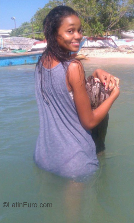 Date this gorgeous Dominican Republic girl Naylis from Barahona DO23712