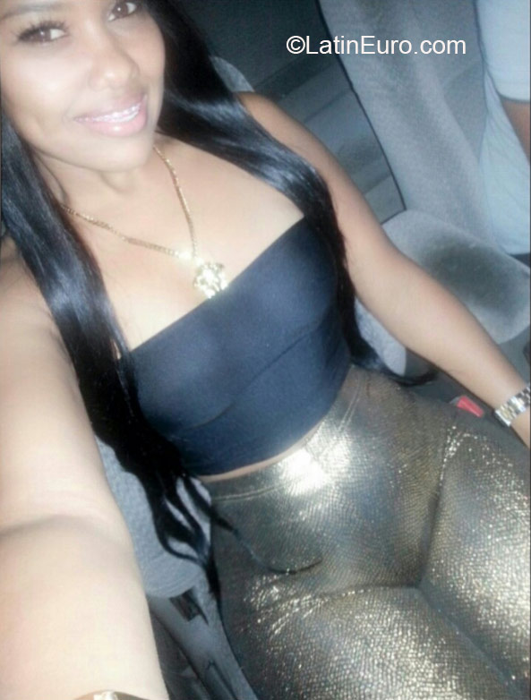 Date this athletic Dominican Republic girl Gerany from Santo Domingo DO23801