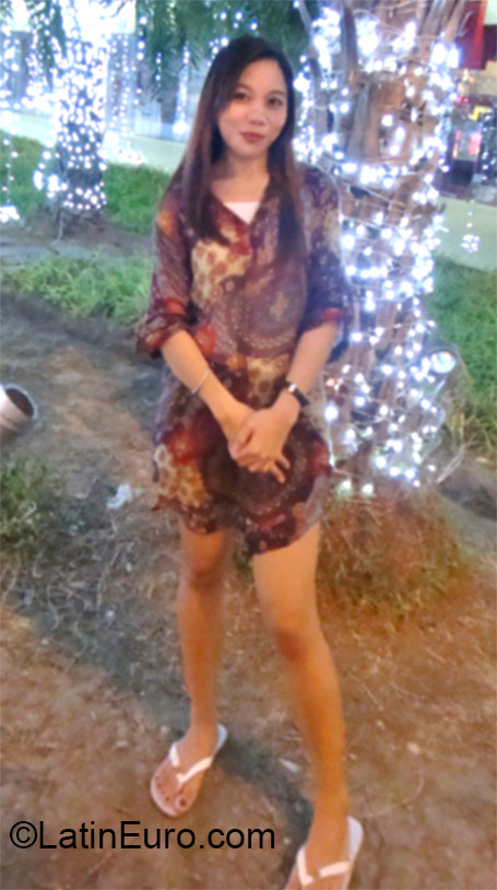 Date this stunning Philippines girl Vanessa from Manila PH841