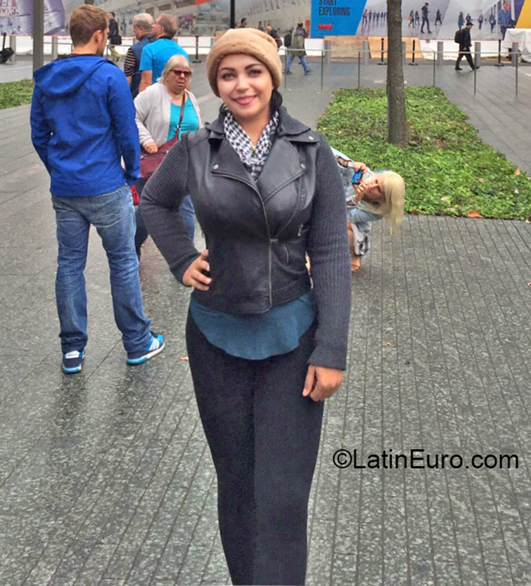 Date this gorgeous Brazil girl Maya from Goiania BR9516