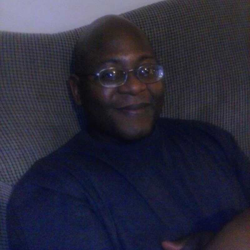 Date this tall United States man Goyo from Chicago US16728