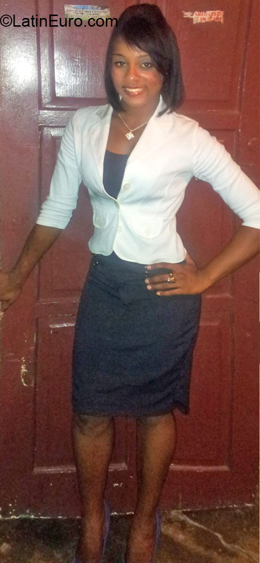 Date this voluptuous Dominican Republic girl Evelyn from Santo Domingo DO24071