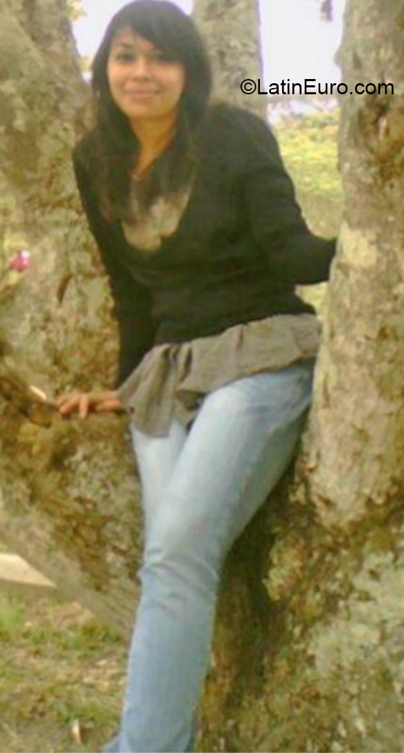 Date this good-looking Honduras girl Pamela from Tegucigalpa HN1851