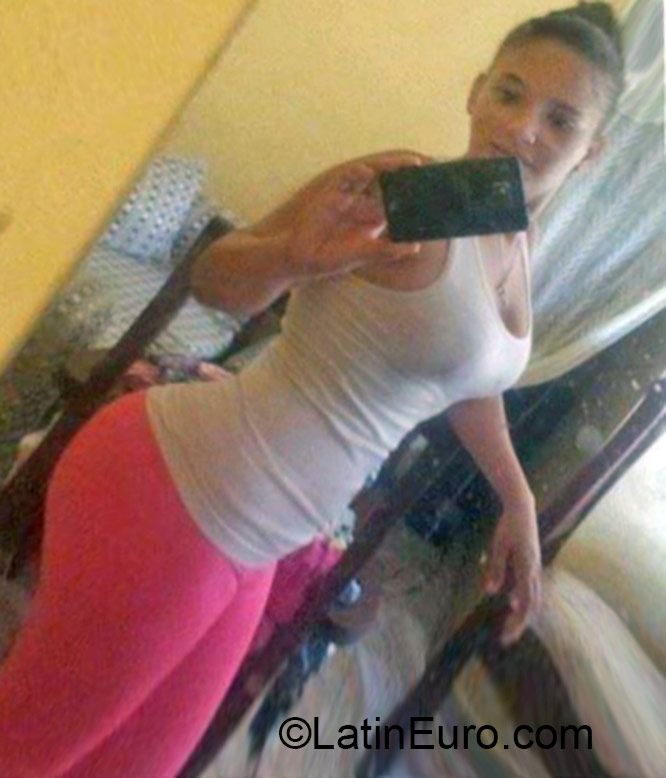 Date this passionate Dominican Republic girl Leidy from Santiago DO24189