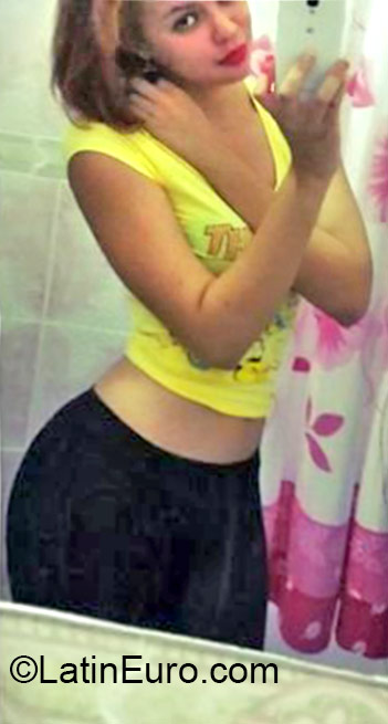 Date this fun Dominican Republic girl Zoranllily from Higuey DO24233
