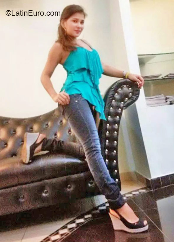 Date this exotic Panama girl Yesi from Panama City PA800