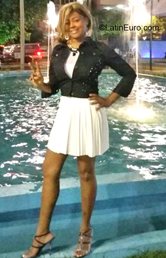 Date this voluptuous Panama girl Cecilia from Panama PA802