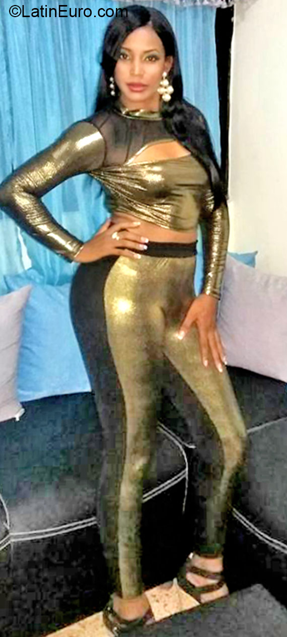 Date this lovely Dominican Republic girl Yoselin from Santo Domingo DO24276