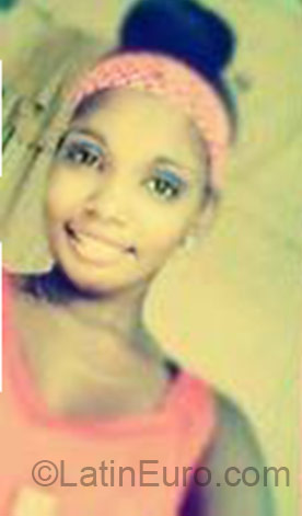 Date this lovely Dominican Republic girl Estefani from Santo Domingo DO24278