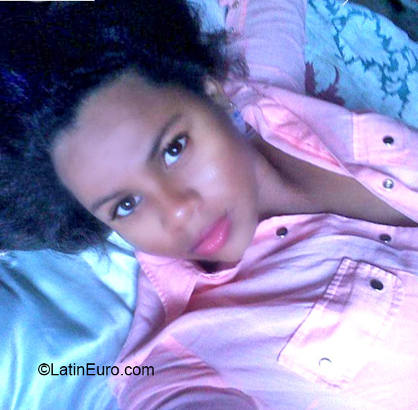 Date this voluptuous Colombia girl Khatia from Cali CO18402