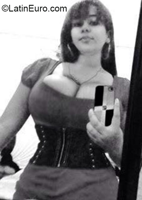 Date this sensual Dominican Republic girl Rosa from Santo Domingo DO24298