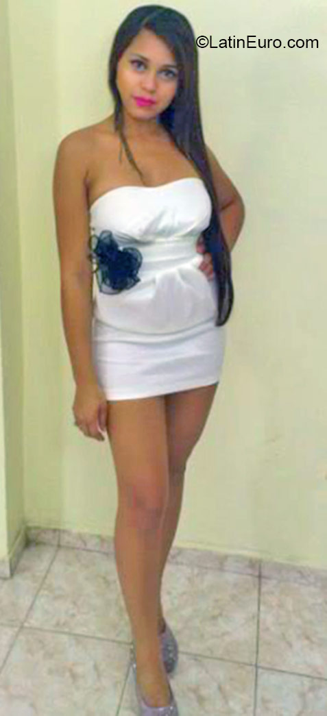 Date this athletic Dominican Republic girl Denia from Santo Domingo DO29030