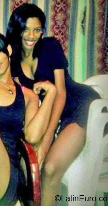 Date this lovely Dominican Republic girl Dania from Santo Domingo DO24336