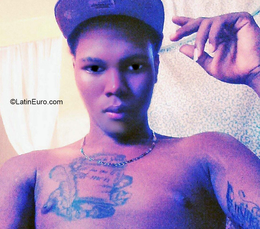 Date this stunning Dominican Republic man Adonys from Santo Domingo DO24357