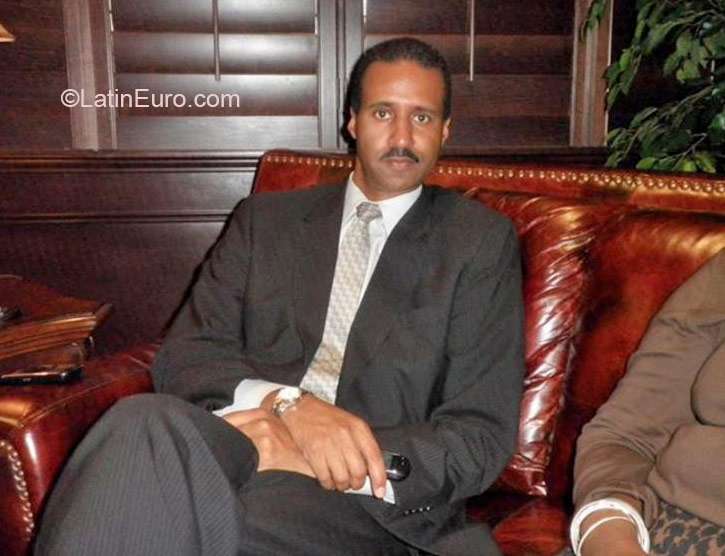 Date this athletic United States man OneWarren from Phila. US16858