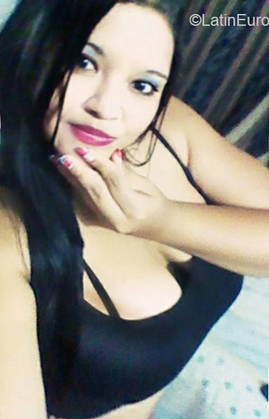 Date this happy Colombia girl Andrea from Cali CO18481