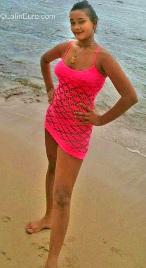 Date this beautiful Dominican Republic girl Amarilis from Santo Domingo DO24454