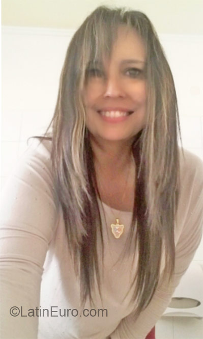 Date this beautiful Colombia girl Maria-eme from Bogota CO18491