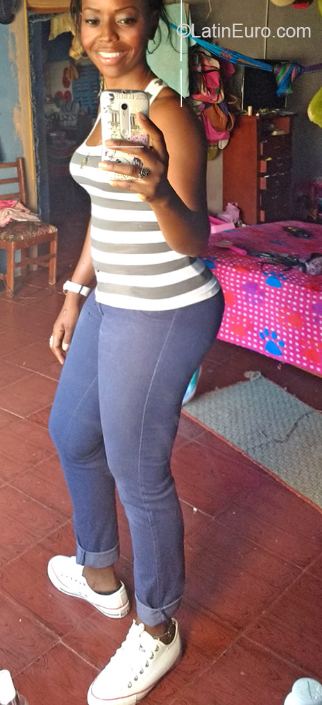 Date this beautiful Colombia girl Patricia from Villavicencio CO18497