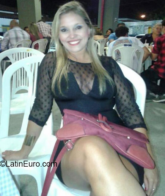 Date this hard body Brazil girl Thalita from Aracaju BR9545