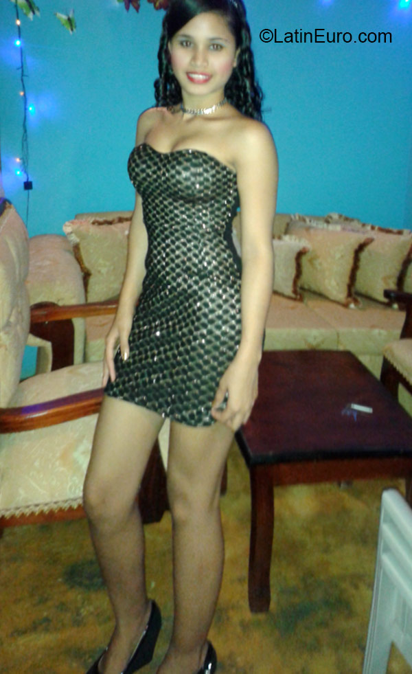 Date this sensual Dominican Republic girl Nalsida from Santiago DO24515