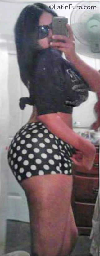 Date this good-looking Dominican Republic girl Nicole from Santo Domingo DO24583