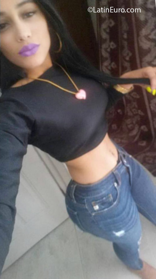 Date this lovely Dominican Republic girl Cinthia from La Vega DO24614