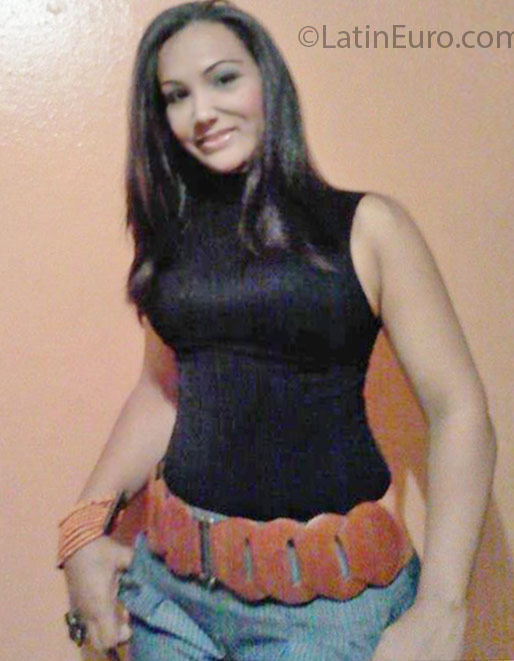 Date this charming Dominican Republic girl Maria from Santo Domingo DO24666