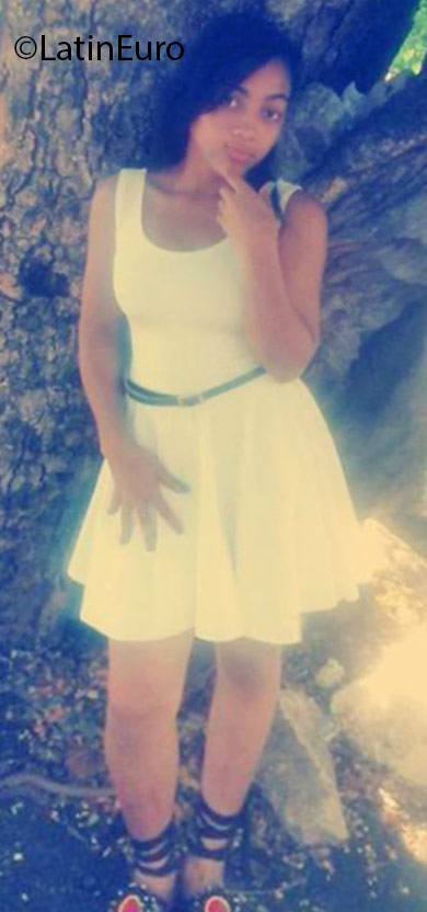 Date this exotic Dominican Republic girl Desli from Santiago DO24680