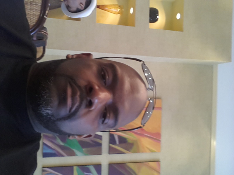 Date this tall United States man Ricardo from Suitland US16951