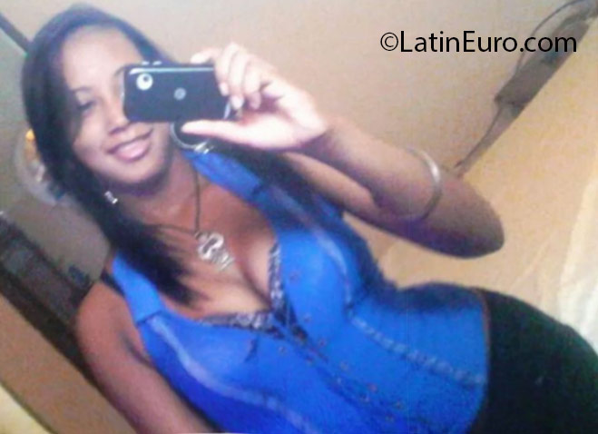 Date this foxy Dominican Republic girl Karina from Santo Domingo DO24691