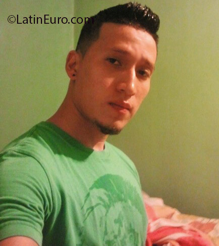 Date this young United States man Alexander from Riverside US16970