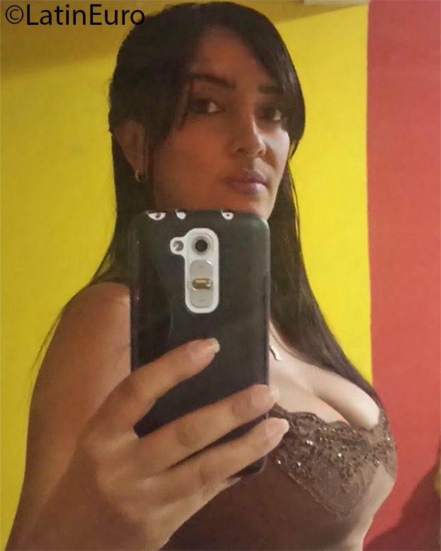 Date this young Dominican Republic girl Raquel from Santo Domingo DO24861