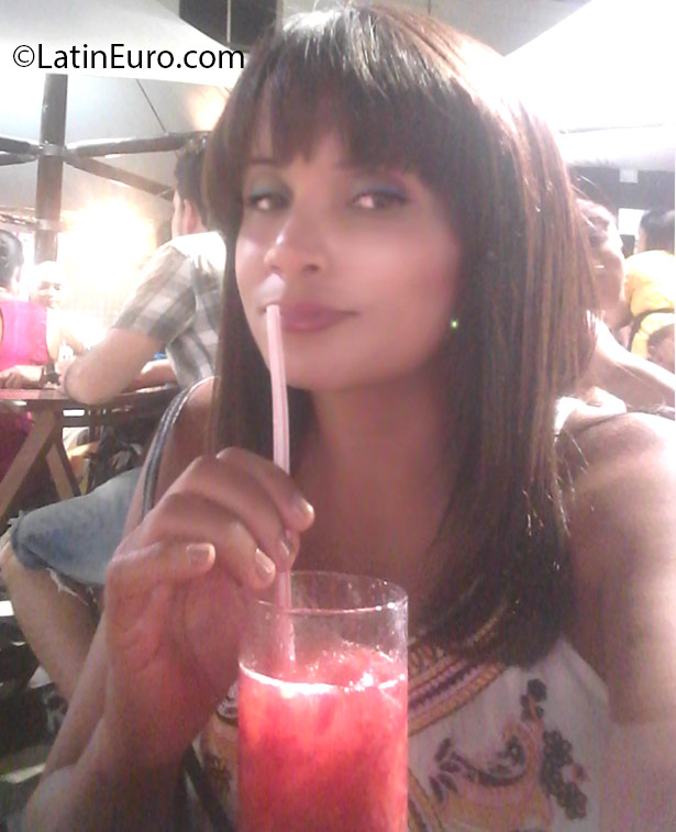 Date this passionate Brazil girl Andrea from Salvador BR9565