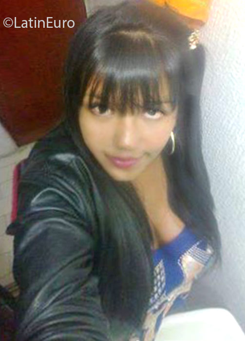 Date this beautiful Colombia girl Denis from Bogota CO18628