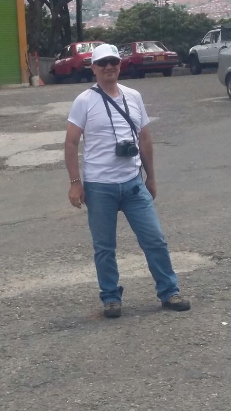 Date this foxy Colombia man Cesar from Envigado CO18633