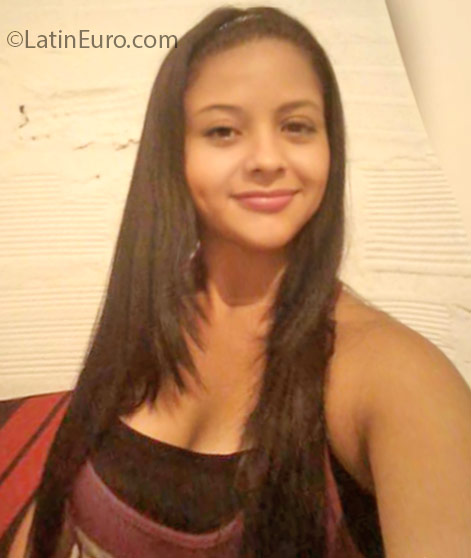 Date this hot Colombia girl Yesenia from Medellin CO18634