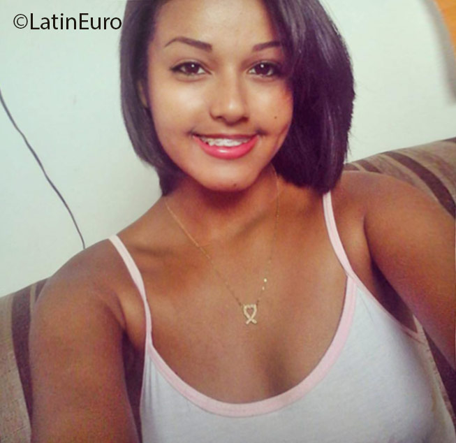 Date this athletic Brazil girl Nargyola from Maceio BR9575