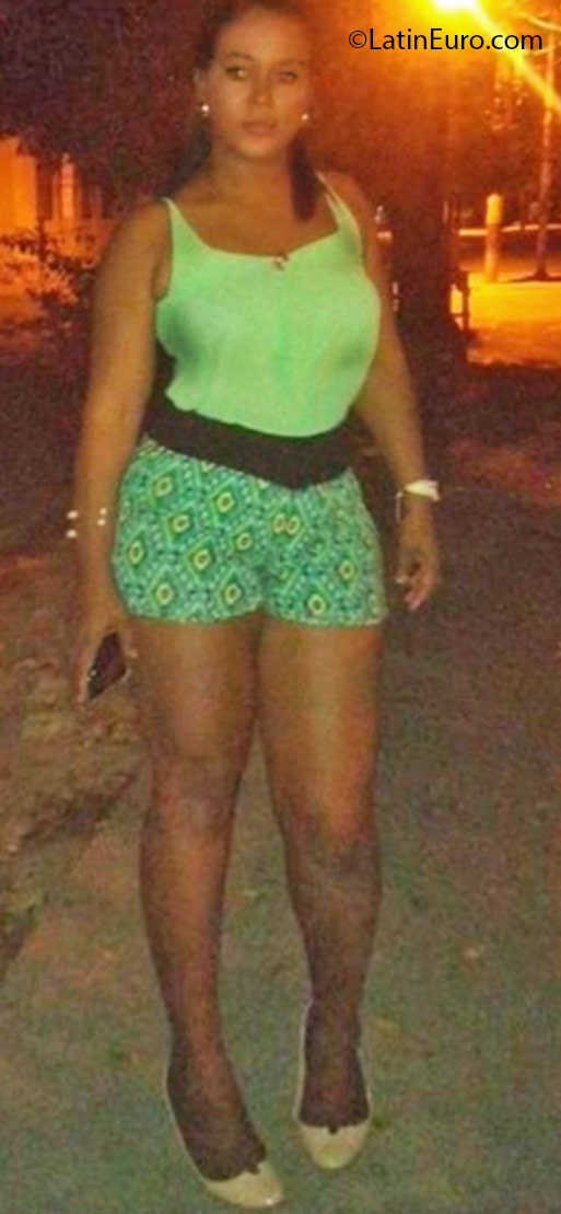 Date this gorgeous Dominican Republic girl Nicaurys from Santo Domingo DO24941