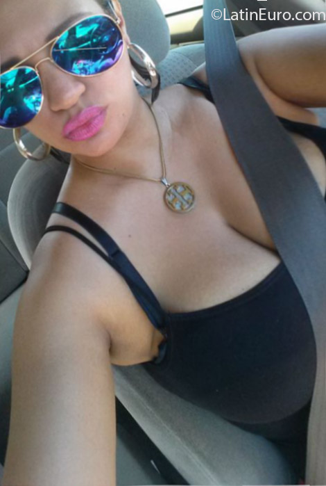 Date this beautiful Dominican Republic girl Eli from Santo Domingo DO24973
