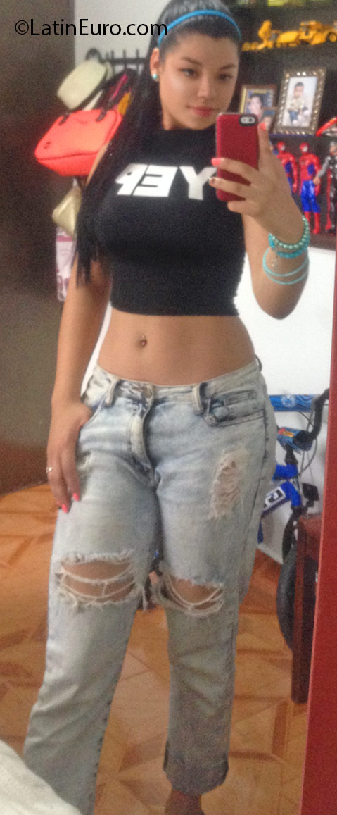 Date this sultry Colombia girl Julieta from Medellin CO18670